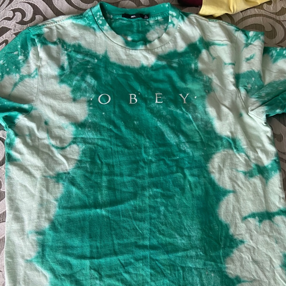 Men’s Large Obey shirt